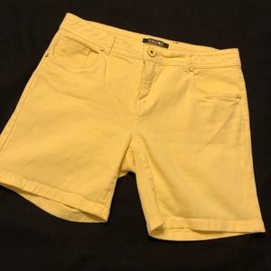 Lowest $ Roz & Ali yellow jean shorts bling pocket